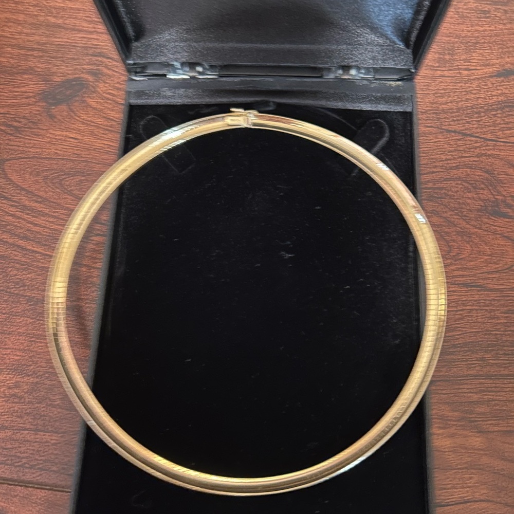18kt yellow gold omega chain necklace